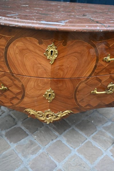 Belle commode en placage d époque Louis XV