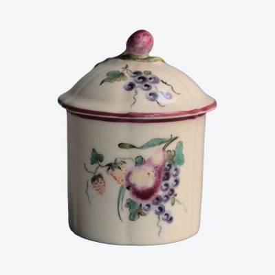 Weichporzellan-Rouge-Dose aus Mennecy, markiert mit DV, 18. Jahrhundert