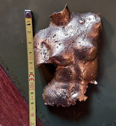 Grande spilla a forma di busto di donna