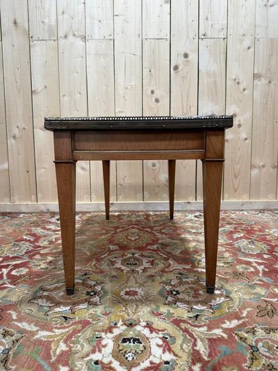 Table basse de style Louis XVI en marbre blanc et merisier 