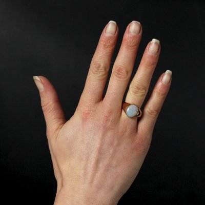 Anello in oro rosa con opale