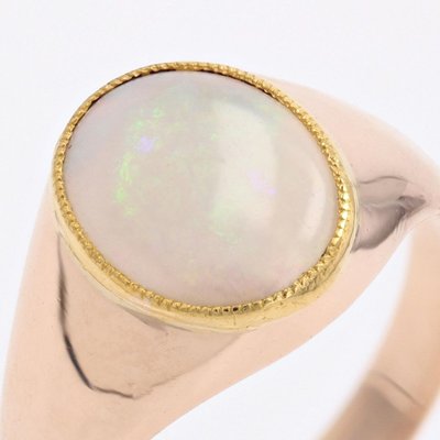 Anello in oro rosa con opale