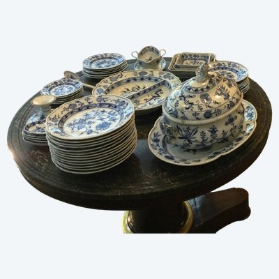 A large MEISSEN porcelain service