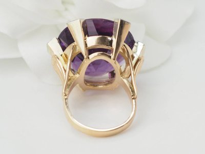 Bedeutender COCKTAIL-Ring aus Roségold, Amethyst und Diamanten
