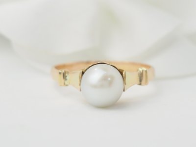 Anello vintage in oro giallo con perla coltivata