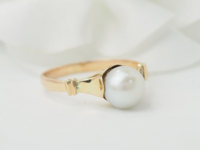 Anello vintage in oro giallo con perla coltivata