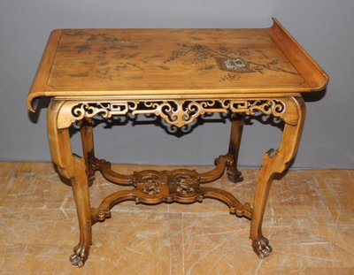 Asiatisch inspirierter Teetisch um 1880