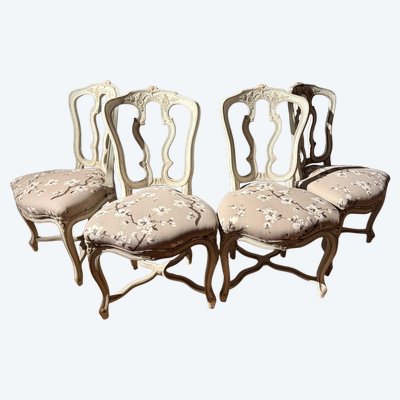 Satz von 4 Louis XIV Stühlen mit schöner Patina, neue Polsterung aus dem Ende des 18. Jahrhunderts