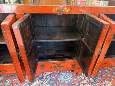 LACQUERED SIDEBOARD WITH CHINA DECORATION