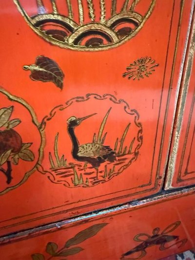 LACQUERED SIDEBOARD WITH CHINA DECORATION
