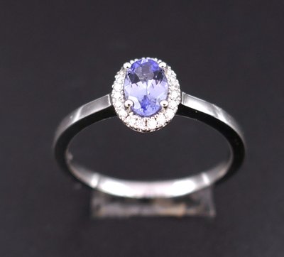 Bague saphir et diamants, or blanc 18 carats.