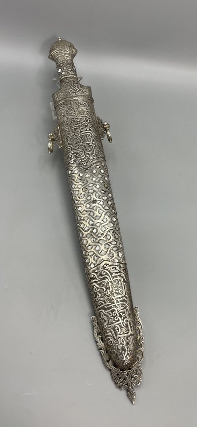 Oriental ceremonial dagger in silver and mother-of-pearl