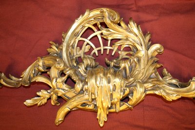 Arredo in bronzo in stile rococò raffigurante una cascata XIX secolo L: 48,5 cm