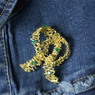 Broche noeud émeraudes or jaune rétro