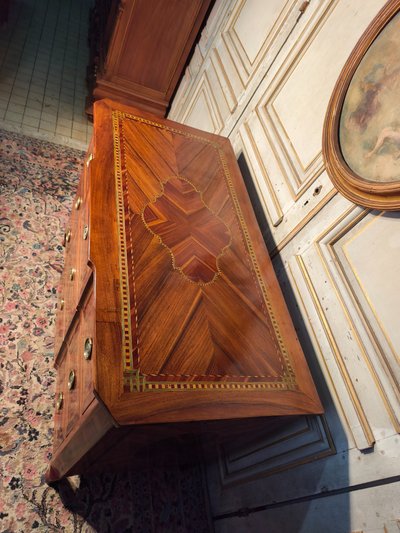 Commode d époque Louis XVI en marqueterie 19 ème 