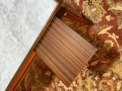 Couchtisch im Louis XVI-Stil aus Carrara-Marmorkirsche