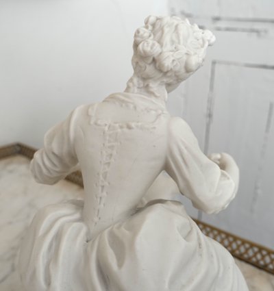 Manufacture de Sèvres : scena galante del XVIII secolo - la lezione dell'amore, biscotto firmato