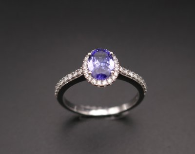 Diamond-set sapphire ring, diamond-paved setting, 18K white gold.