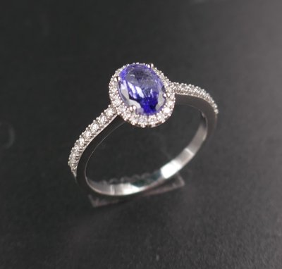 Diamond-set sapphire ring, diamond-paved setting, 18K white gold.