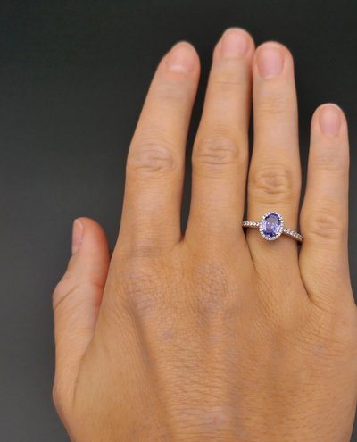 Diamond-set sapphire ring, diamond-paved setting, 18K white gold.