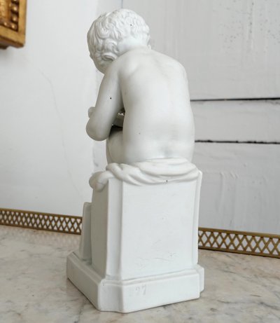 Putto, allegoria della scrittura in porcellana biscuit dopo Canova - Manifattura Samson