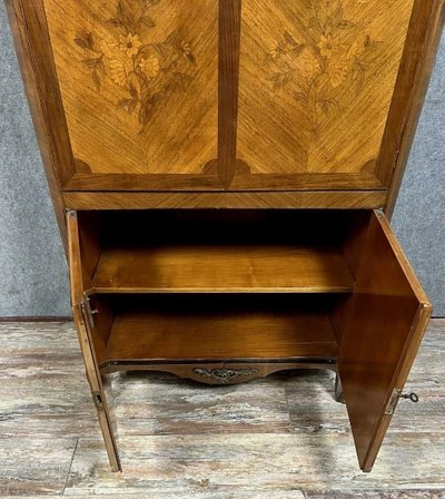 Scrittoio in stile Luigi XV in legno pregiato intarsiato con decoro floreale, circa 1900