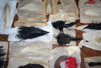 Around thirty feather ornaments from a hatter from the 1920s to 1950s