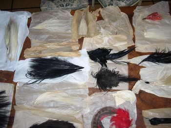 Around thirty feather ornaments from a hatter from the 1920s to 1950s