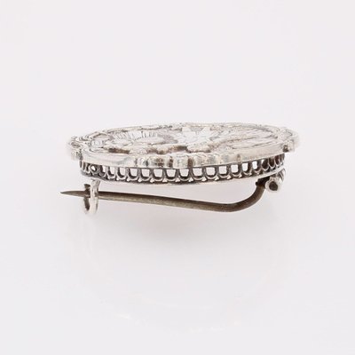 Broche en argent scène de danse baroque