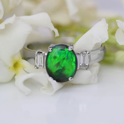 Bague opale noire et diamants or blanc
