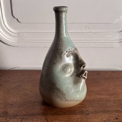 Vaso antropomorfo Korukcu Adnan in gres smaltato raffigurante un volto