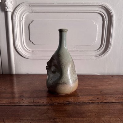 Vaso antropomorfo Korukcu Adnan in gres smaltato raffigurante un volto