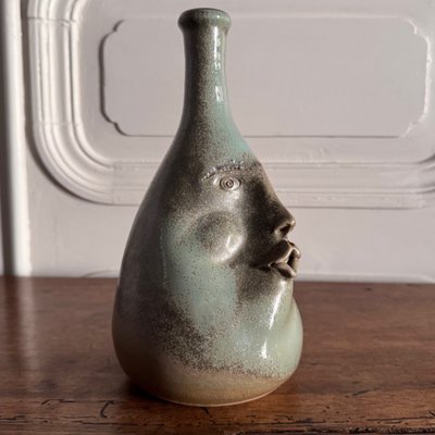 Vaso antropomorfo Korukcu Adnan in gres smaltato raffigurante un volto