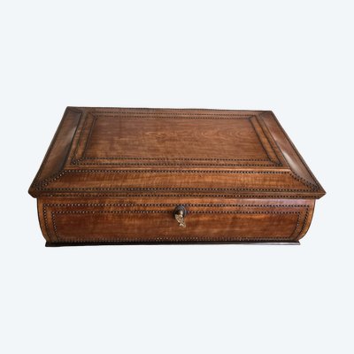 Scatola porta-scialle in legno di limone di Santo Domingo. Periodo di restauro.