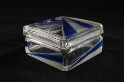 Quadratische Schachtel aus mattiertem Glas und blauem Emaille, Art Deco, um 1930