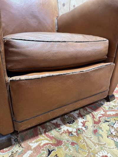 Fauteuil Club "Moustache" en cuir Art Deco