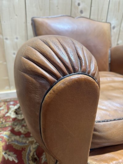 Fauteuil Club "Moustache" en cuir Art Deco