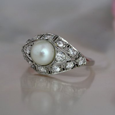 Bague dôme platine perle et diamants