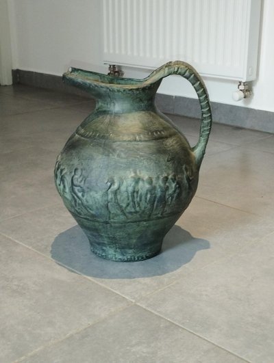 Grande cruche avec son décor à l'antique attribué à Robert et Violette Meynard , circa 1960