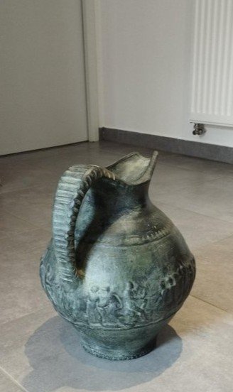 Grande cruche avec son décor à l'antique attribué à Robert et Violette Meynard , circa 1960