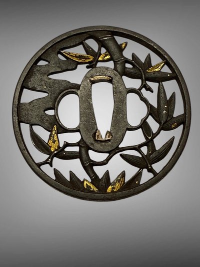 Iron tsuba maru gata with bamboo decoration - Edo period - D. 8.5 cm.