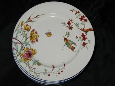 Service de table en faïence fine de Bordeaux décor Nella avec fleurs et oiseaux époque 19ème
