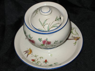 Service de table en faïence fine de Bordeaux décor Nella avec fleurs et oiseaux époque 19ème
