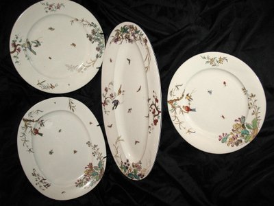 Service de table en faïence fine de Bordeaux décor Nella avec fleurs et oiseaux époque 19ème