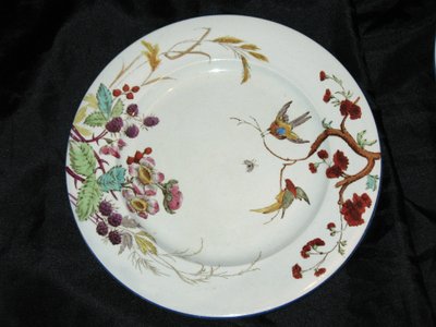 Service de table en faïence fine de Bordeaux décor Nella avec fleurs et oiseaux époque 19ème