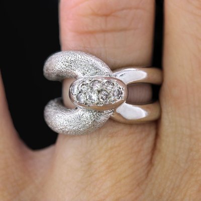 Bague or blanc diamants agrafe