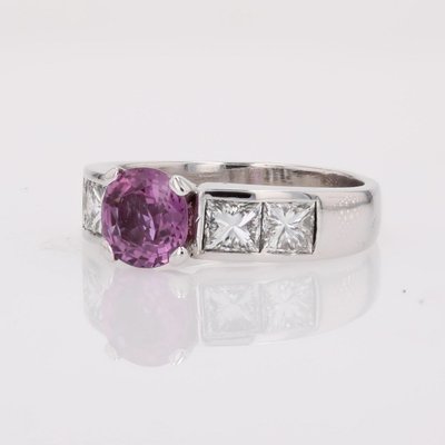 Ring mit rosa Saphir und Prinzessdiamant
