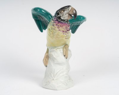Una scultura in porcellana proveniente da Unter Weiss Bach, Sassonia, inizio XX secolo