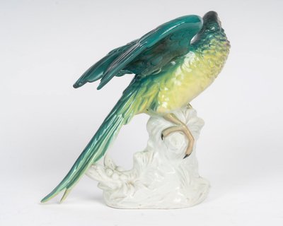 Una scultura in porcellana proveniente da Unter Weiss Bach, Sassonia, inizio XX secolo