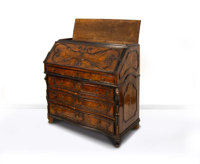Commode à abattants en placage de loupe de noyer, Lombardie, XVIIIe siècle